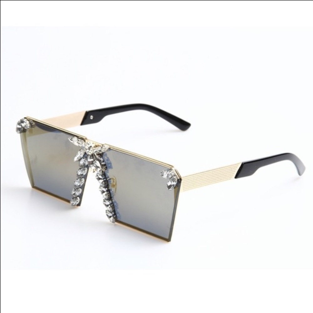 SALE🔥💕Gold Frame Luxury Rhinestone Sunglasses💕 - Picture 2 of 5